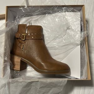 Size 8.5M Michael Kors women boots